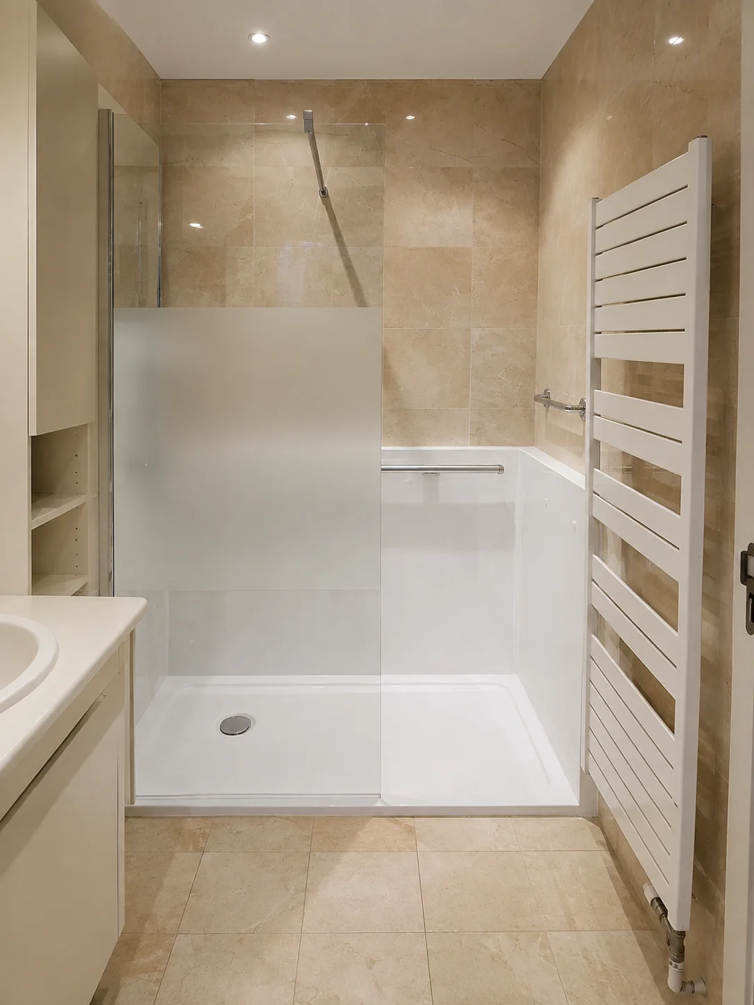 Douche senior Zend’O avec receveur extraplat et paroi vitrée