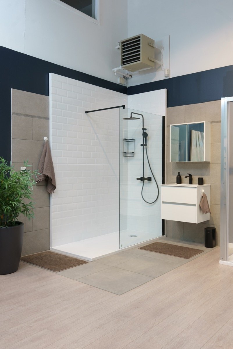 Exemple de douche Zend'O sur mesure avec receveur antidérapant