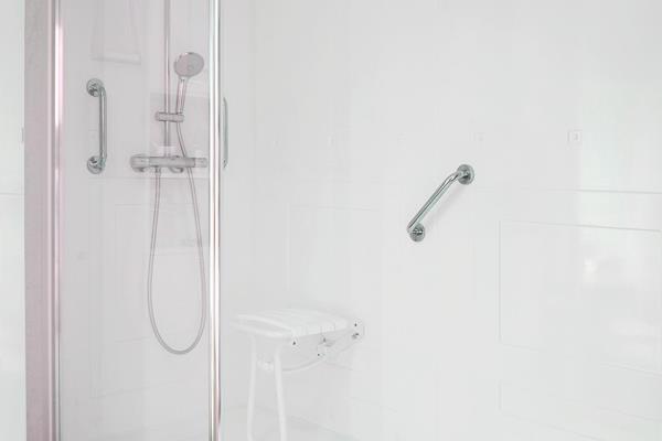 Douche accessible avec receveur extra plat